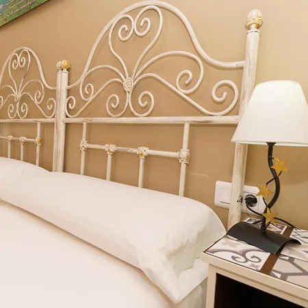 Colon Hotel *