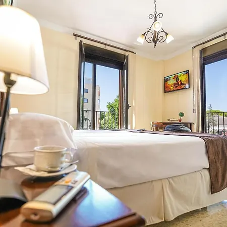 Colón Hotel *